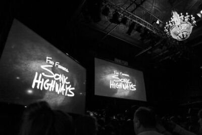 Foo Fighters surprise Sonic Highway finale’ (Dec/2014)